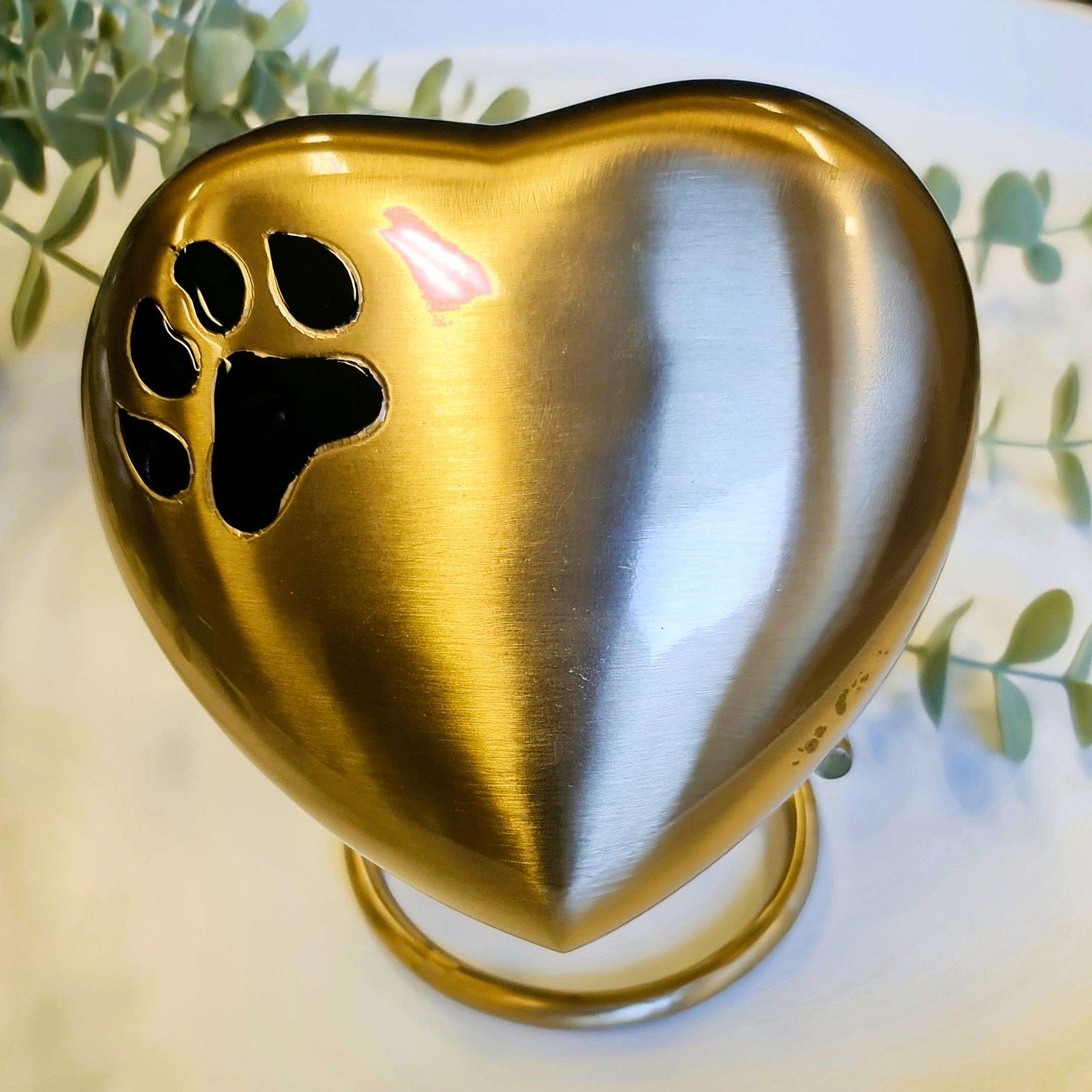 Heart Urn with Stand - Gold Colour - Image 2